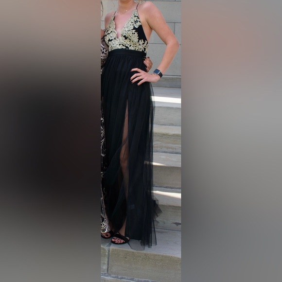 Windsor double slit gold and black tulle fabric - Picture 3 of 6